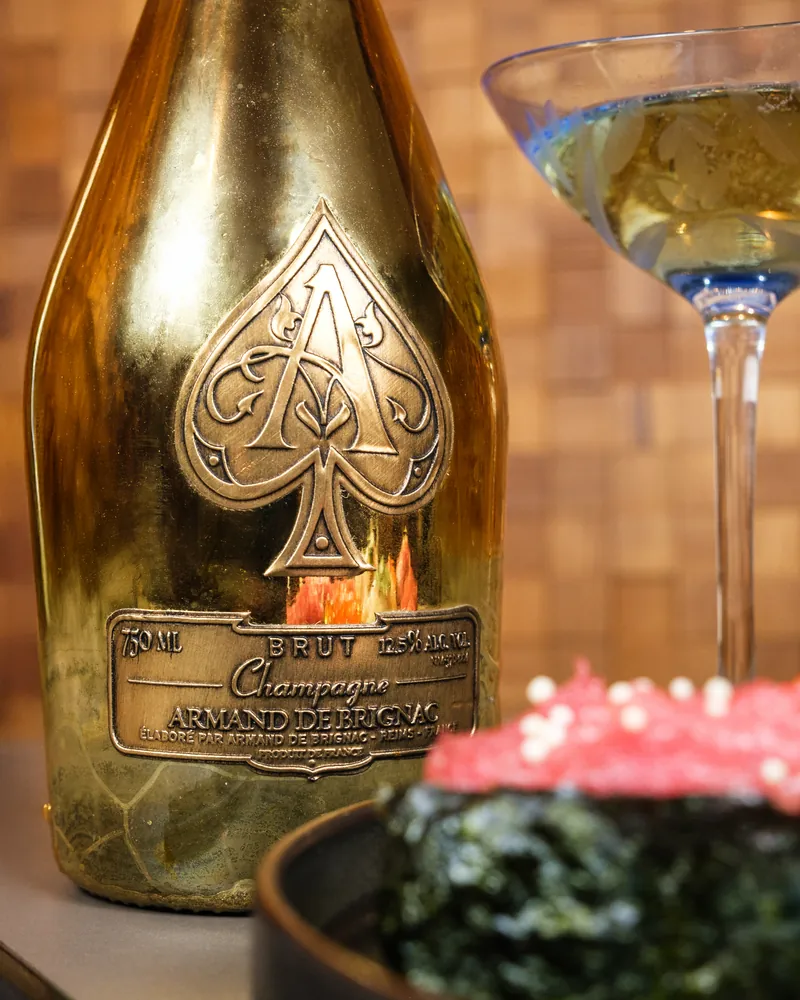 Crudo di mare e champagne