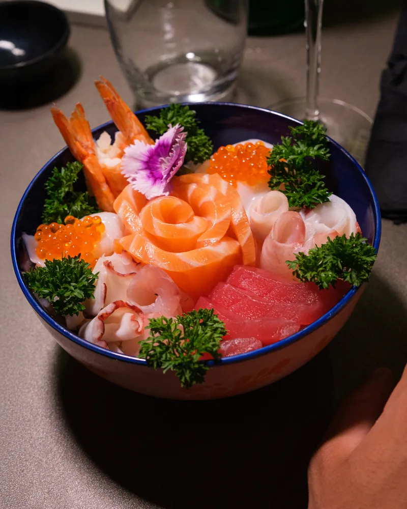 Chirashi di pesce crudo su riso - Dakoky Catania